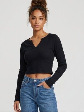 Wild Fable Medium Black Thermal Knit Long Sleeve Notch V-Neck Cropped Top Blouse